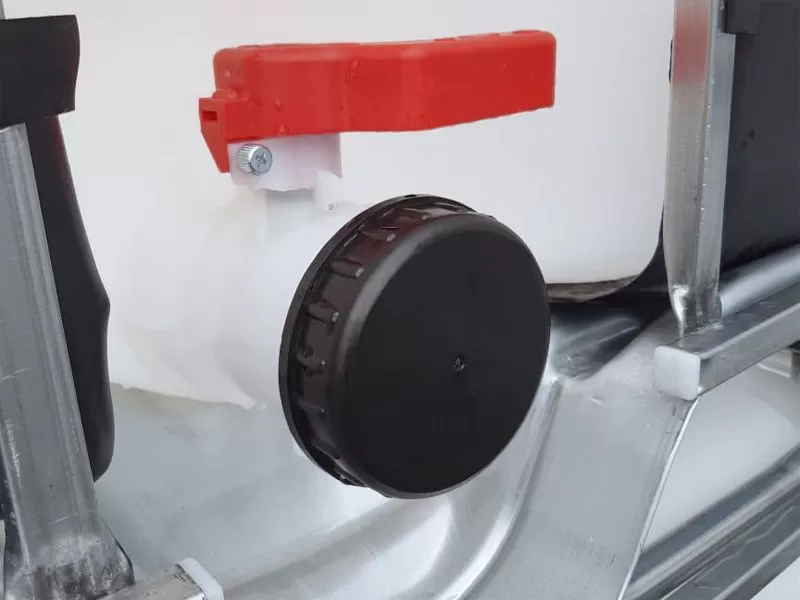 Емкость куб. 1000л с краном белая на деревянном поддоне UN с широким краном 80 мм