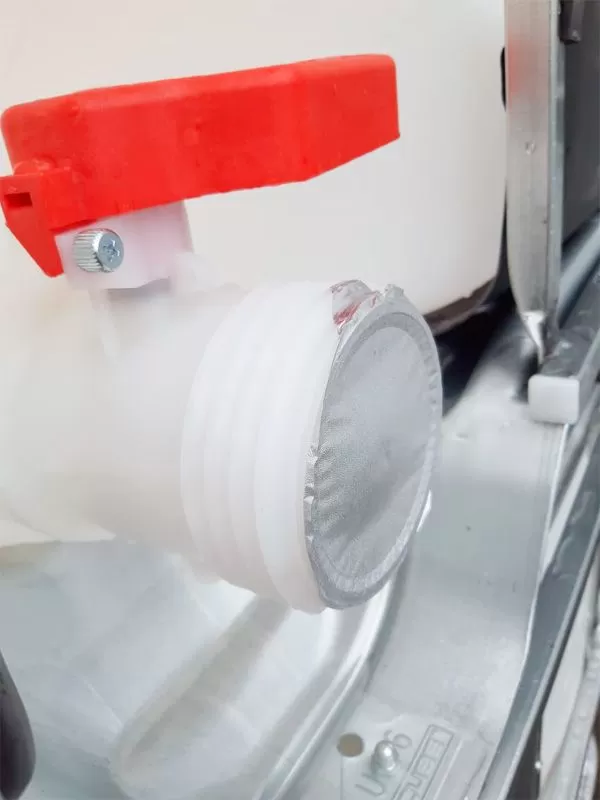 Емкость куб. 1000л с краном белая на деревянном поддоне UN с широким краном 80 мм